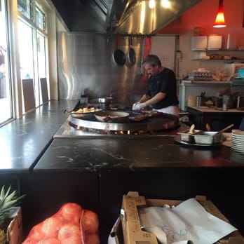 Mo's Grill - The store front kitchen - Burgers Near Me - San Francisco, California Mo's Grill - The store front kitchen - Burgers Near Me - San Francisco, California