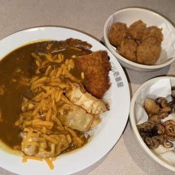 Curry House CoCo Ichibanya - Pork cutlet curry with gyoza and cheese, fried scallops, baby Tako - Japanese Curry Near Me - Honolulu, Hawaii