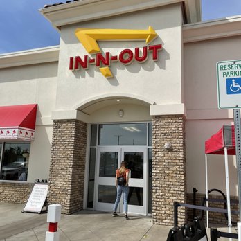 In-N-Out Burger - Entrance to the burgers - Burgers Near Me - Keizer, Oregon
