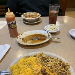 Ordered a "4way". And a bowl of chili. Chili on the bottom, followed by chopped onion, spaghetti topped it off with cheddar Ordered a "4way". And a bowl of chili. Chili on the bottom, followed by chopped onion, spaghetti topped it off with cheddar