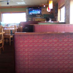 Applebee's Grill + Bar - Lots of comfortable booths at Applebee's on Lohman. Lunch was pleasant. Food was good.