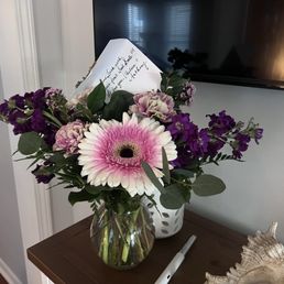 Beautiful floral arrangement! Beautiful floral arrangement!