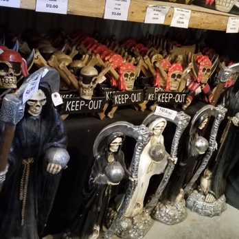 Primitive Designs - Antiques Near Me - Port Hope, Ontario
