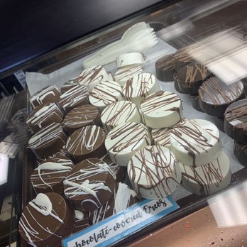 Cravings Cupcakery - Bakeries Near Me - Woodbridge, Virginia