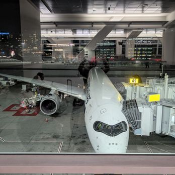 Singapore Airlines - Flight delayed with limited/no updates for 1.5 hours. Flight crew showed up 1 hour late from original departure time. - Airlines Near Me - San Francisco, California Singapore Airlines - Flight delayed with limited/no updates for 1.5 hours. Flight crew showed up 1 hour late from original departure time. - Airlines Near Me - San Francisco, California