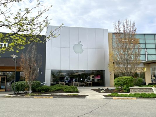 Apple Leawood by null