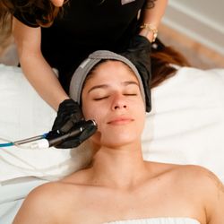BodyBrite - Hydrafacial deeply cleanses, exfoliates, and hydrates for instantly smoother, clearer, glowing skin.