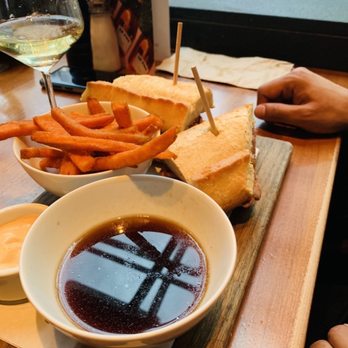 JOEY Eaton Centre - Brisket sandwich - Canadian (New) Near Me - Toronto, Ontario JOEY Eaton Centre - Brisket sandwich - Canadian (New) Near Me - Toronto, Ontario