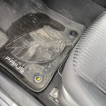 Norwood Park - Supposed to clean floor mats? - Car Wash Near Me - Chicago, Illinois