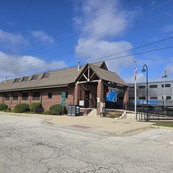 Northbrook Metra Station - Train Stations Near Me - Northbrook, Illinois
