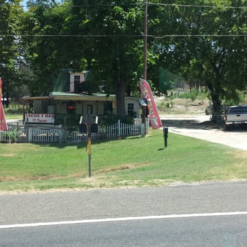 Tacos Y Mas - Outside street view - Mexican Near Me - Canton, Texas