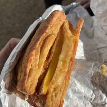 Station St. Helena - Hot honey bacon pimento sandwich - Cafes Near Me - St Helena, California Station St. Helena - Hot honey bacon pimento sandwich - Cafes Near Me - St Helena, California