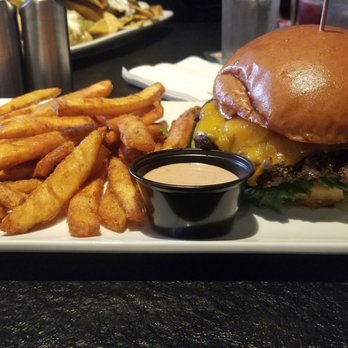Colton's Social House - Clovis Rodeo Burger - New American Near Me - Clovis, California Colton's Social House - Clovis Rodeo Burger - New American Near Me - Clovis, California