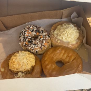 Oliboli Donuts - November flavors, pumpkin, pumpkin pie, sprinkled and Banoffee - Donuts Near Me - Tustin, California