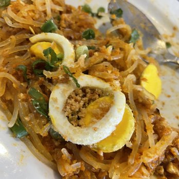 Hong Ning Restaurant - Palabok -too, no shrimps, it has a strong flavor of tinapa (smoked fish). No lemon or calamansi to boost the flavor of the noodles. - Filipino Near Me - Carol Stream, Illinois