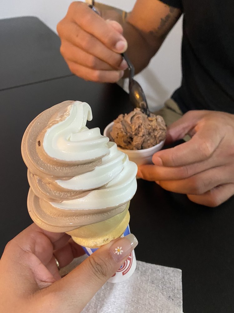 SPAD’S SCOOPS 115 Mill St, Bristol, Pennsylvania Ice Cream & Frozen