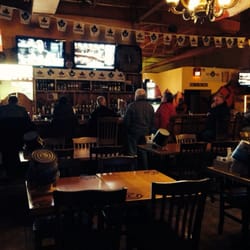 Wild Wing - Bar counter and masses of men glued to the Tele.
