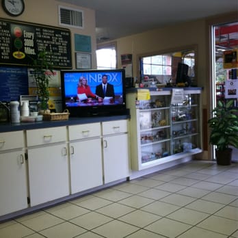 Kwik Kar Lube & Tune - Coffee area & register area - Oil Change Stations Near Me - Stafford, Texas