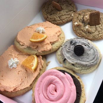 Crumbl - Lexington - 6 pack box - Bakeries Near Me - Lexington, Kentucky Crumbl - Lexington - 6 pack box - Bakeries Near Me - Lexington, Kentucky