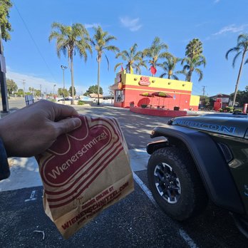 Wienerschnitzel - Outside - Hot Dogs Near Me - Oxnard, California Wienerschnitzel - Outside - Hot Dogs Near Me - Oxnard, California