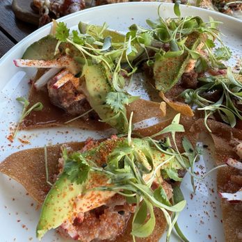 Risü - Tuna Tostada BBQ chicken flatbread in the back - New American Near Me - Long Beach, California Risü - Tuna Tostada BBQ chicken flatbread in the back - New American Near Me - Long Beach, California