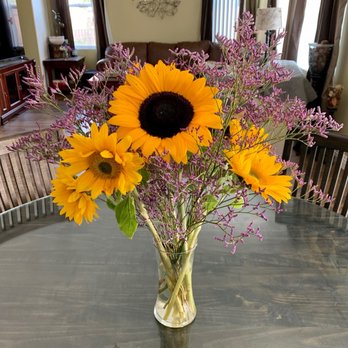 Hidalgo Flowers - Gorgeous sunflower bouquet - Florists Near Me - Vista, California
