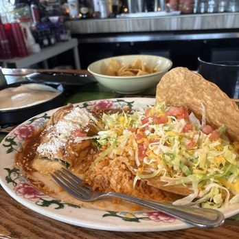 Catedral Tapatia - Chile Relleno and chalupa with chicken. HUGE! - Mexican Near Me - Vancouver, Washington Catedral Tapatia - Chile Relleno and chalupa with chicken. HUGE! - Mexican Near Me - Vancouver, Washington