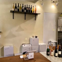 Sapphire Hill Winery - Tasting counter