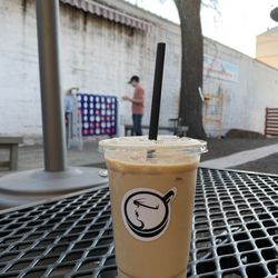 Pojo Coffee Shoppe - Caramel macchiato