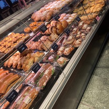 Bachmann - Selection of pastries - Bakeries Near Me - Luzern, LU Bachmann - Selection of pastries - Bakeries Near Me - Luzern, LU