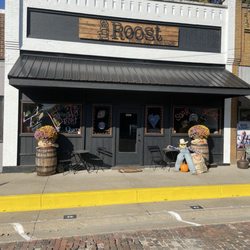 The Roost Coffee & Bakehouse - Out front