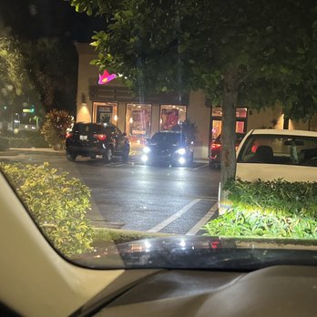 Taco Bell - Multiple people waiting 30 plus minutes for their food so the employees don't have high wait times at window. - Fast Food Near Me - Palm Beach Gardens, Florida Taco Bell - Multiple people waiting 30 plus minutes for their food so the employees don't have high wait times at window. - Fast Food Near Me - Palm Beach Gardens, Florida