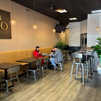 Kin Khao - Small, neat eating space and some tables and chairs - Thai Near Me - Monrovia, California