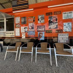 Archie's Food to Die For - Patio