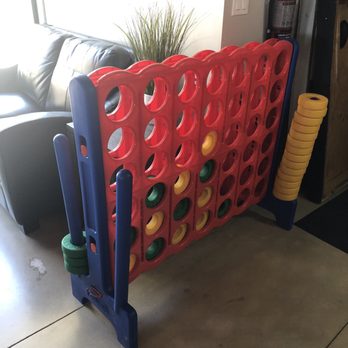 Loose Screw Beer - Huge connect 4 game. - Brewpubs Near Me - Meridian, Idaho