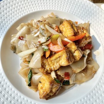 Bua Thai - Drunken Noodle with tofu $12.95 - Thai Near Me - Leesburg, Virginia Bua Thai - Drunken Noodle with tofu $12.95 - Thai Near Me - Leesburg, Virginia