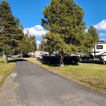 Cascade Meadows RV Resort - RV Parks Near Me - La Pine, Oregon