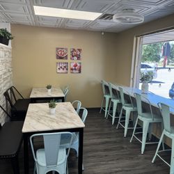 Heavenly Fresh - Part of the small dining area