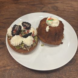 Honey cake and carrot cake Honey cake and carrot cake