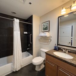 Wilderness At the Smokies - Second bedroom bathroom