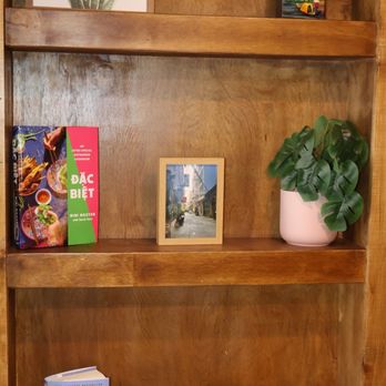 Catche Desserts & Cafe - Bookshelf - Cafes Near Me - Orlando, Florida Catche Desserts & Cafe - Bookshelf - Cafes Near Me - Orlando, Florida