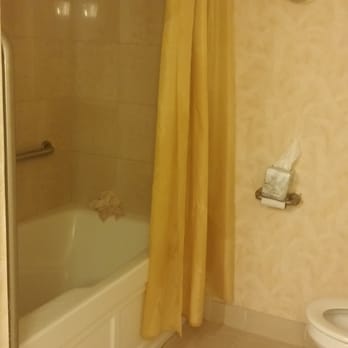 Henlopen Hotel - Big tub, with removable shower head to wash off the sand - Hotels Near Me - Rehoboth Beach, Delaware Henlopen Hotel - Big tub, with removable shower head to wash off the sand - Hotels Near Me - Rehoboth Beach, Delaware