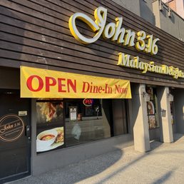 Front of restaurant~ Front of restaurant~