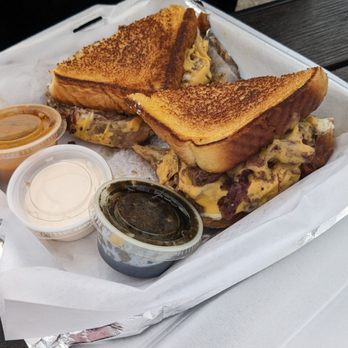 El Pobre - Grilled cheese with brisket - Food Trucks Near Me - Houston, Texas El Pobre - Grilled cheese with brisket - Food Trucks Near Me - Houston, Texas