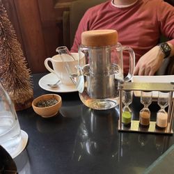 Cafe le Normandie - Tea with cavalos