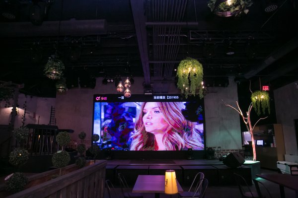 Theme House restaurant & karaoke by null