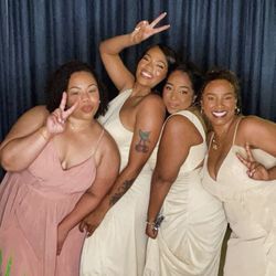 PopPixel Photo Booth - Beautiful wedding bridal party!
