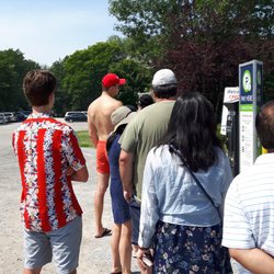 De La Salle Park - Line up to pay, go to the second station!