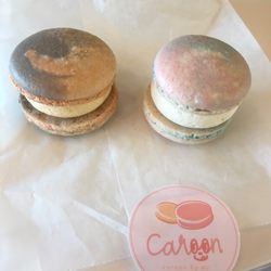 Caroon by MJ - Pumpkin pie and Nutella cream cheese macarons