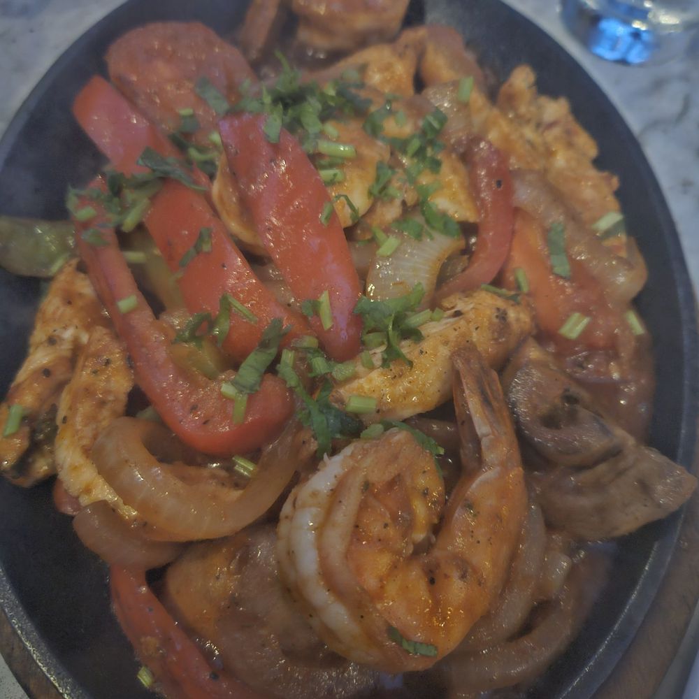 The Bear Cantina - Chicken and Shrimp Fajitas - Mexican Near Me - Woodstock, New York The Bear Cantina - Chicken and Shrimp Fajitas - Mexican Near Me - Woodstock, New York